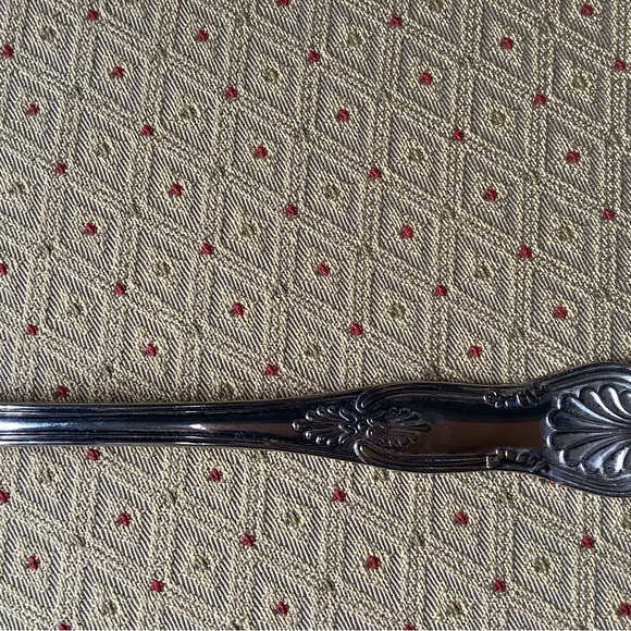 Elegant Silver Cake Server - Picture 2 of 7